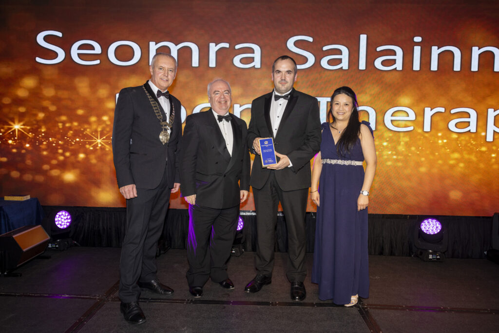 Seomra Salainn Chamber Awards holding award
